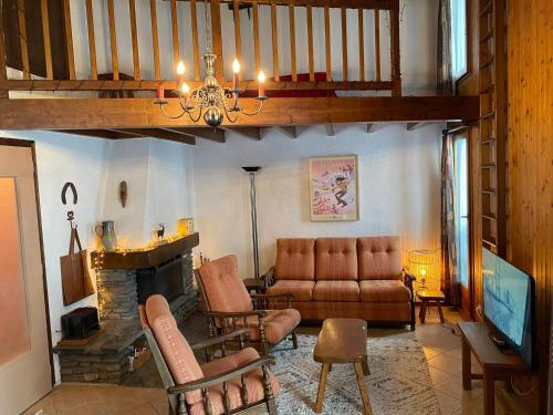 Appartement T3 cosy avec balcon, proche pistes de ski, parking, cheminée et WIFI - La Clusaz - FR-1-459-201