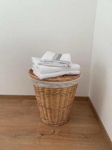 a basket filled with towels sitting on top of a floor at RELAX Apartment mit Garten - Lifestyle am Bodensee, Fahrräder inklusive in Bregenz