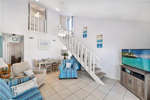 Chic Townhouse Steps to the Beach Outdoor Pools photo 7