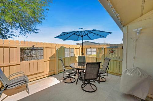 Chic Townhouse Steps to the Beach Outdoor Pools photo 37