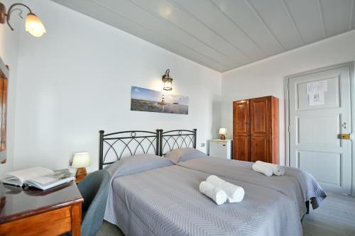 Ein Bett oder Betten in einem Zimmer der Unterkunft Delfini Hotel