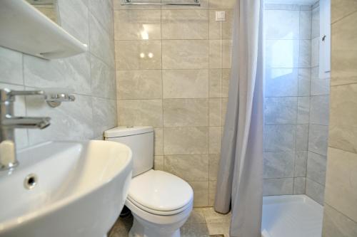 Ein Badezimmer in der Unterkunft Delfini Hotel