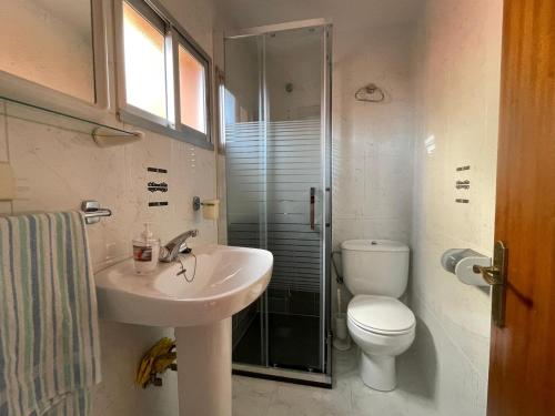 a bathroom with a sink and a toilet and a shower at CASA BRIGIDA in Jerte