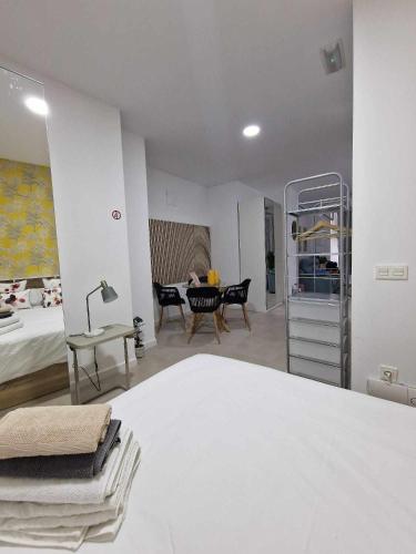 Posteľ alebo postele v izbe v ubytovaní Moderno apartamento 2 junto a Calle Mármoles