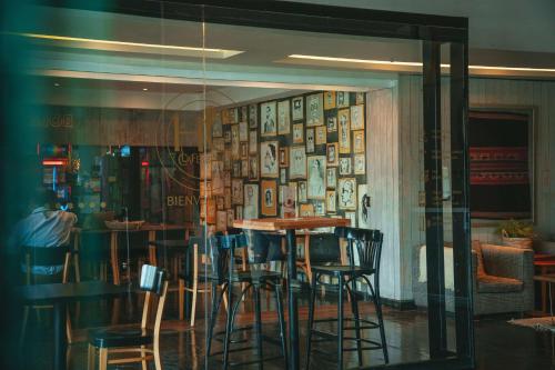 a dining room with a table and chairs at Hotel Casino Talca in Talca