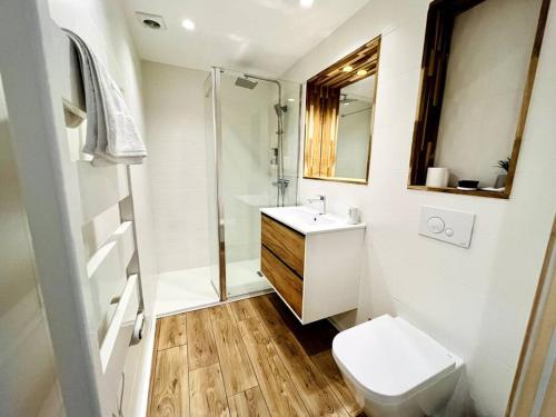 a bathroom with a toilet and a sink and a shower at Les cocons du bassins - Logements neufs tout équipés proche littoral in Gujan-Mestras
