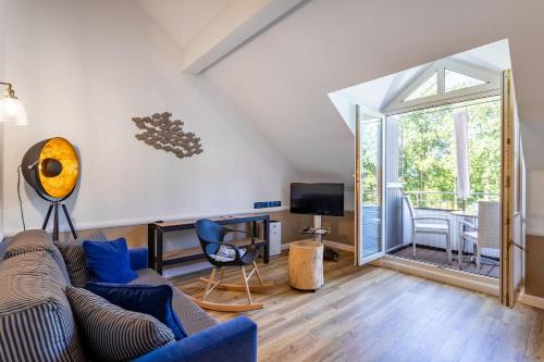 a living room with a couch and a tv at Victoria Suites in Bad Saarow