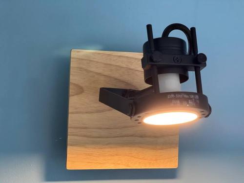 a light that is on top of a piece of wood at LA PALMERAIE -wifi fibre- centre ville -PROPERTY RENTAL NM in Fontenay-le-Comte