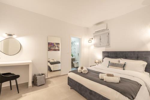 A bed or beds in a room at SN Santorini Apartments