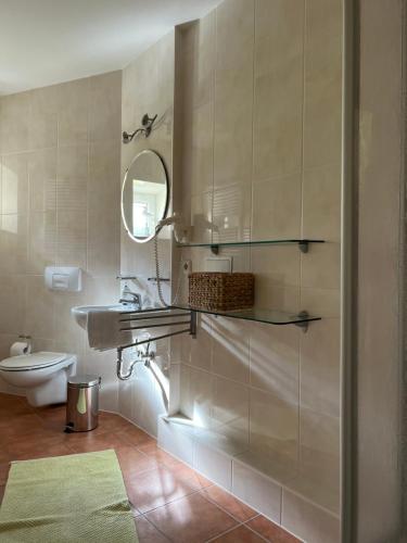 Koupelna v ubytování Ferienwohnung Elsterveilchen 100 m bis zur Soletherme und Theater