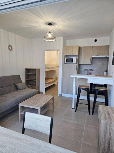 Grande motte Studio cabine parking clim plage 500m