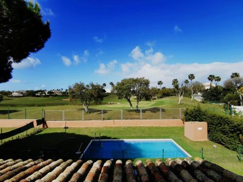 Bazén v ubytování Chalet Novo sancti petri nebo v jeho okolí