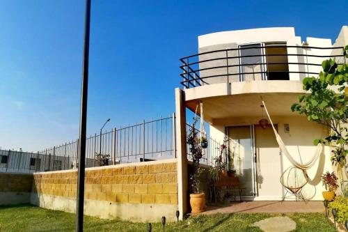 a house with a balcony on the side of it at Dafi´s House (Exclusivo con jardín) in Ayala