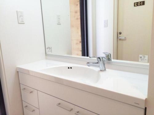 a bathroom with a sink and a mirror at Plage Yuigahama - Vacation STAY 00220v in Kamakura