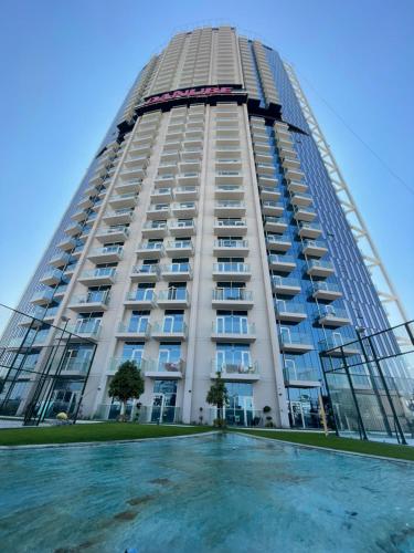 Galeriebild der Unterkunft Luxury 1 bedroom apartment in Miraclz tower by Danube Properties in Dubai