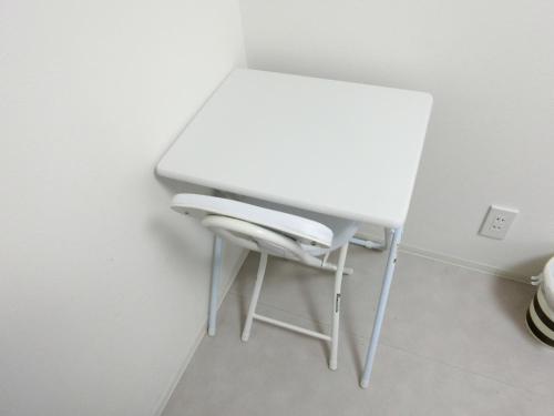 a white table and a chair in a room at Plage Yuigahama - Vacation STAY 00222v in Kamakura