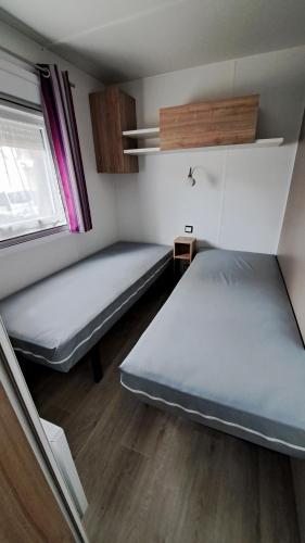 Posteľ alebo postele v izbe v ubytovaní Mobile Home Climatisé 3 chambres à Narbonne Plage