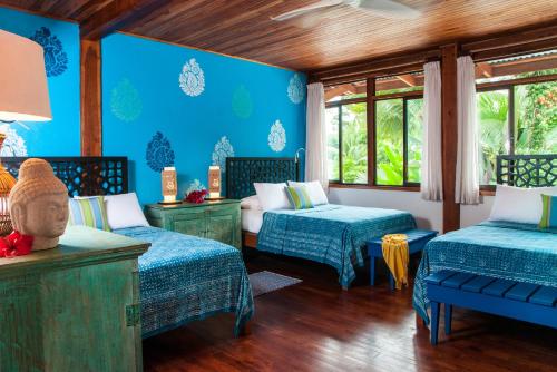 Postel nebo postele na pokoji v ubytování Blue Osa Beach Resort & Spa