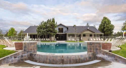 a large swimming pool in front of a house at WorldMark Eagle Crest in Redmond