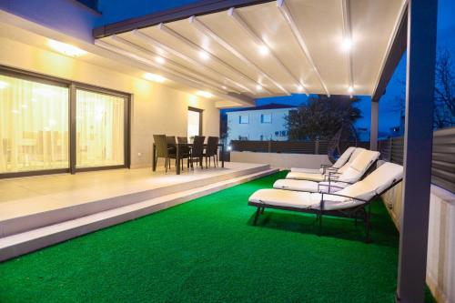 Χώρος καθιστικού στο Villa Castelli, Apartment with Pool, Kastela