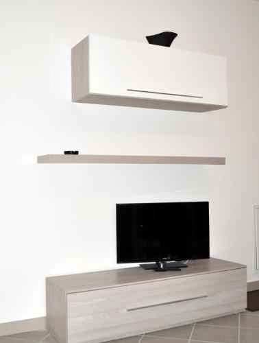 a living room with a flat screen tv on a wall at Residence Le Groane in Garbagnate Milanese