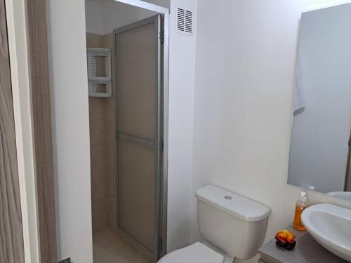 a bathroom with a shower and a toilet and a sink at San Luis, norte de Armenia in Armenia