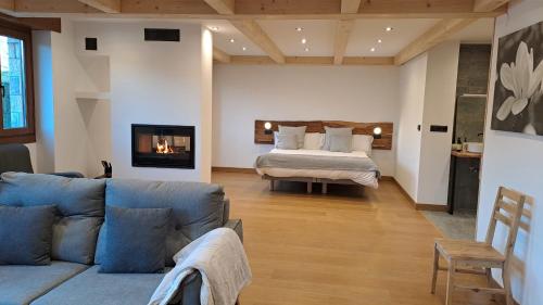 a living room with a couch and a bed at Casa Angiz etxea in Sumbilla