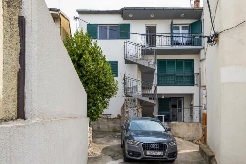 Apartments with parking spaces Sibenik - 21075