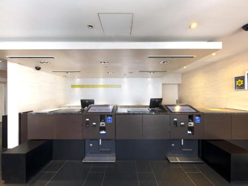 a lobby with a counter in a building at Hotel Villa Fontaine Tokyo-hatchobori in Tokyo