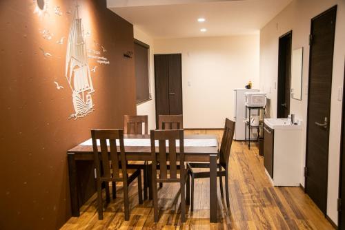 a kitchen with a dining room table and chairs at CLIMB INN COCOMO in Sumoto