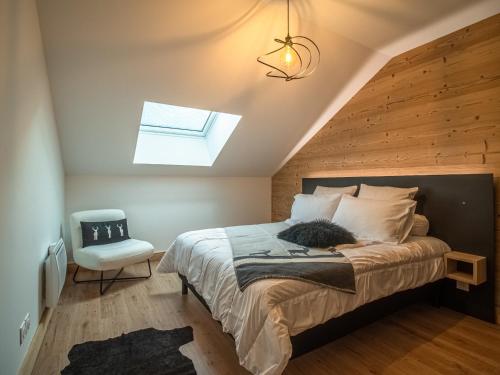 a bedroom with a bed and a skylight at Appartement Valmorel, 5 pièces, 8 personnes - FR-1-356-417 in Valmorel