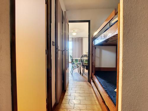 Posteľ alebo postele v izbe v ubytovaní Studio cabine à Palavas-les-Flots - 4 couchages, parking et WIFI - FR-1-715-6