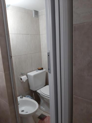 Bilik mandi di Monoambiente Amoblado