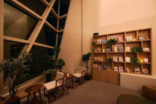 ホテルにある図書室