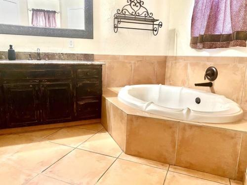 a large bathroom with a tub and a sink at I40 Large Tuscany 4 bed 20min PDC in Amarillo