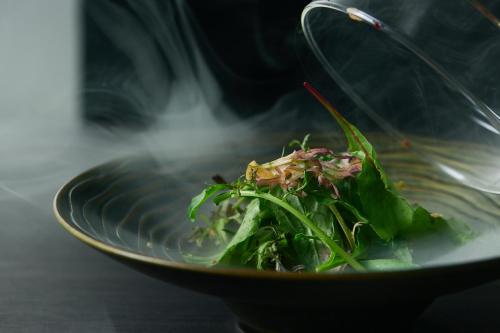 ホテルの敷地内または近くでの食事または食べ物