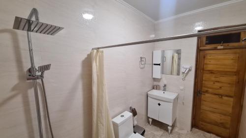 Azaliya Hostelにあるバスルーム