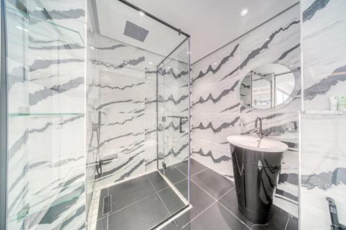Koupelna v ubytování Rimal JBR, Jumeirah Beach Residence - Mint Stay