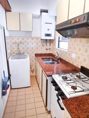 Cucina o angolo cottura di "EL ESTUDIO" Alquiler Temporario de Departamentos