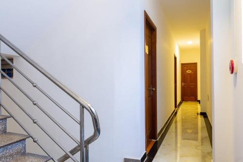 a hallway with stairs and a door at Hoa Cúc Phương Hotel Dĩ An - Bình Dương in Dĩ An
