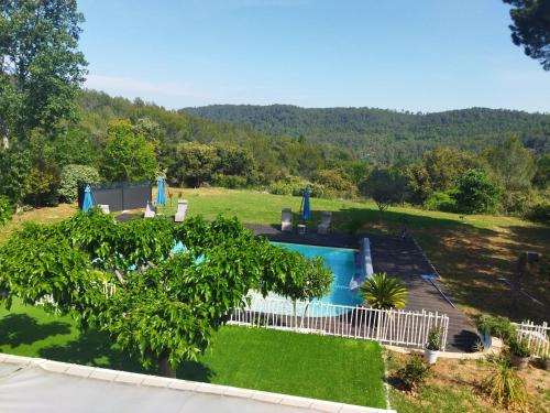 Photo de la galerie de l'établissement NATURE et TOURISME villa 8 adultes ou 10 personnes si enfants, à Sillans-la-Cascade
