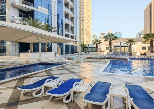 Majoituspaikassa 1 bedroom with beautiful view in Dubai Marina tai sen lähellä sijaitseva uima-allas