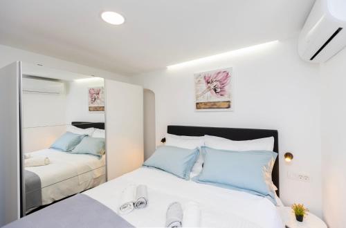 Cama o camas de una habitación en Modern cozy apartment Bonnie in center of Split.