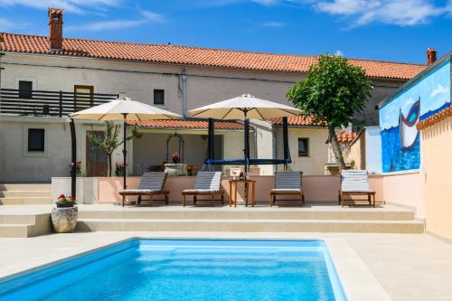 House Angela with private pool, private parking, wi-fi and fully fenced garden - WiiBuk