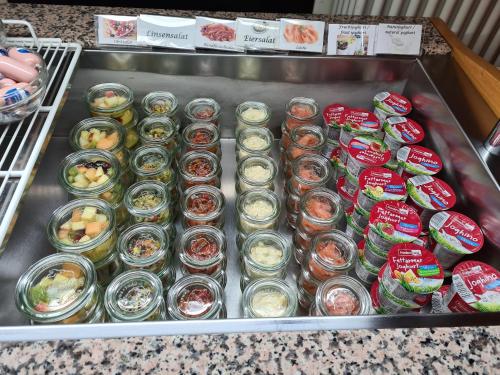 a display of canned food in jars in a store at Hotel Brauhaus Wittenberg in Lutherstadt Wittenberg