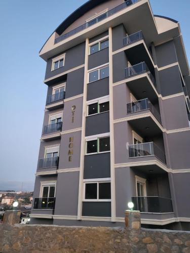 a building with balconies on the side of it at Duplex Wohnung Avsallar in Avsallar