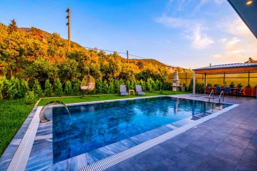Bazén v ubytování Private Pool Villa with Jacuzzi for 4 People in Muğla, Fethiye - AWZ 214 nebo v jeho okolí