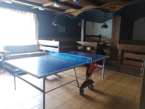 Πινγκ πονγκ στο Mezonet Almberg Apartmany JaJ ή εκεί κοντά