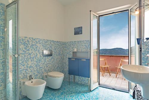 a bathroom with a toilet and a sink at Bike e Relax Villa in Bardino Vecchio