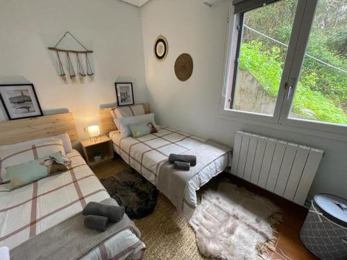 Кровать или кровати в номере Singular costa Bizkaia Elantxobe Urdaibai